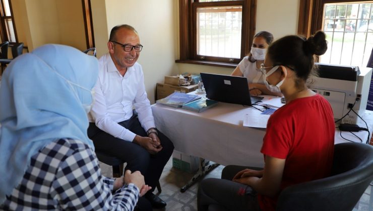 Başkan Akın tercih merkezinde öğrencilerle buluştu