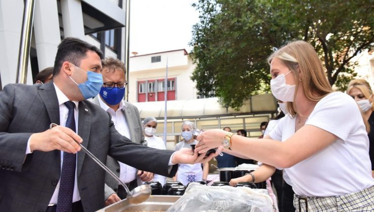 Başkan Avcı’dan vatandaşlara aşure ikramı