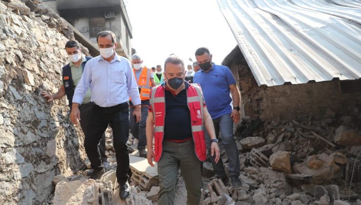 Başkan Böcek: “Duman beni çok etkiliyor ama orda olmam lazım”