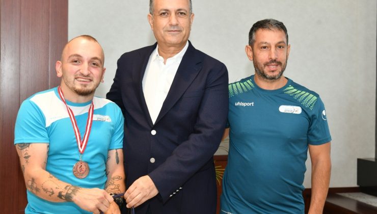 Başkan Bozkurt, Esenyurtlu şampiyonları ağırladı