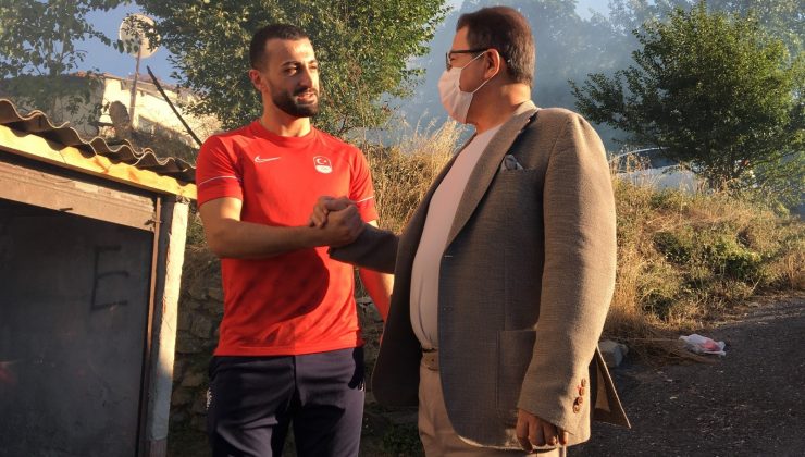 Başkan Köken, Eyüpsultanlı milli sporcu Uğur Aktaş’ı evinde ziyaret etti
