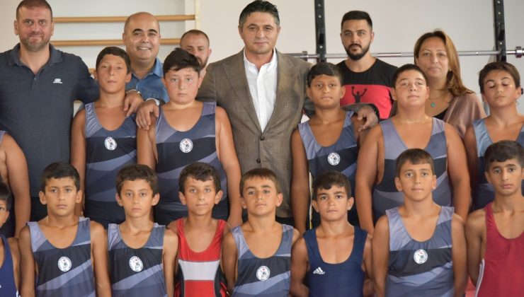 Başkan Serkan Acar’dan milli güreşçilere ziyaret