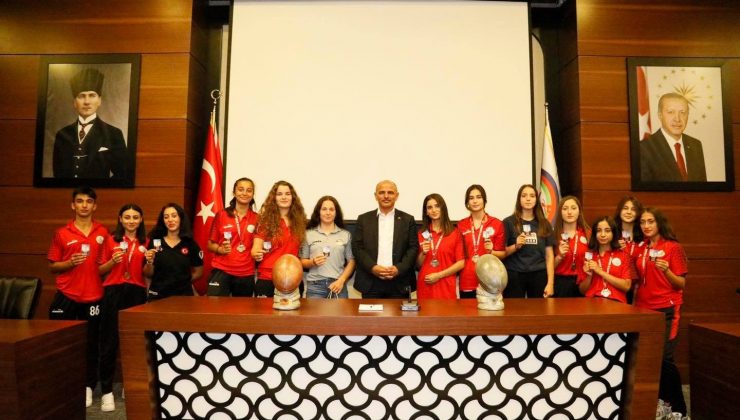 Başkan Söğüt başarılı sporcuları ağırladı