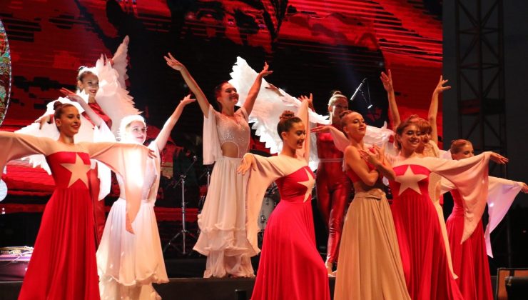 Başkent 30 Ağustos Zafer Bayramı’nda ‘Kırmızı Beyaz’a büründü