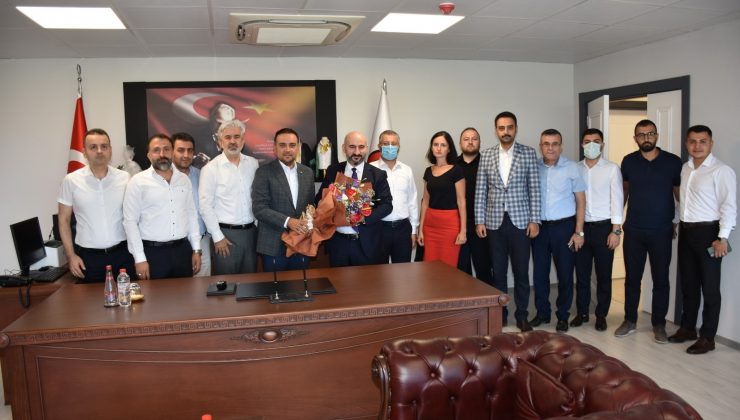 Baybatur önce başkanları tebrik etti, sonra gençlerle oyun oynadı