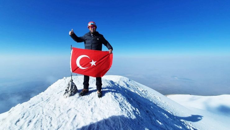 Belgeselde izledi, en yüksek zirveye tırmanmaya karar verdi