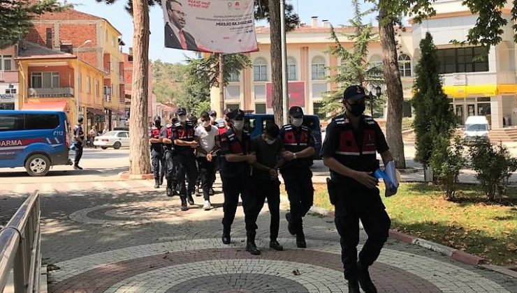 Bilecik’te dolandırdılar, İstanbul’da yakalandılar