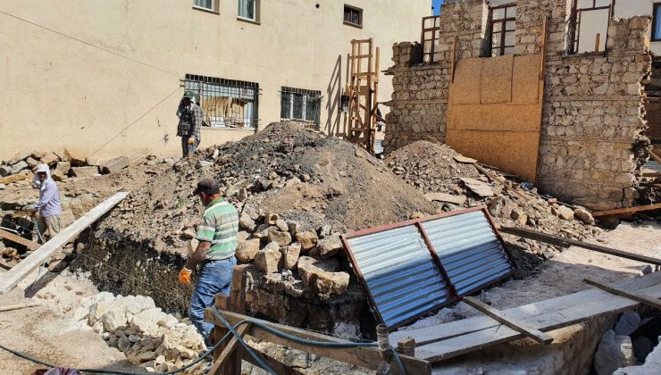Bir dönem semt ocağı olarak kullanılan tarihi cami, yeniden ayağa kaldırılıyor