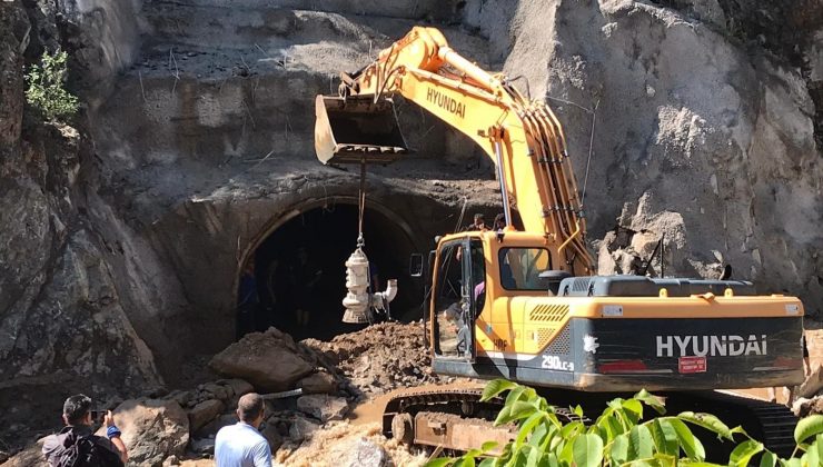 Bir işçinin kayıp olduğu selin geliş anının görüntüsü ortaya çıktı