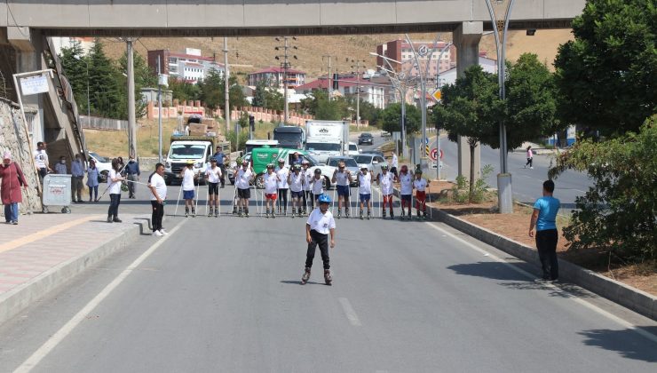 Bitlis’te tekerlekli kayak yarışması