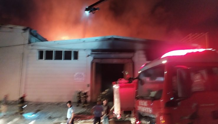 Boya fabrikasında çıkan dev yangın kontrol altına alındı