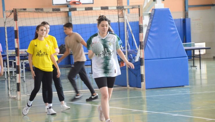 Bozüyük’te öğrenciler hentbolu sevdi