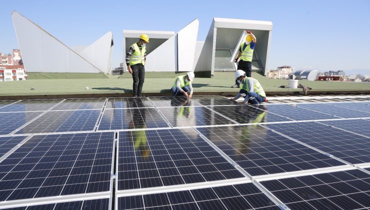 Büyükşehir Belediyesi, çatısından elektrik üretimine başladı