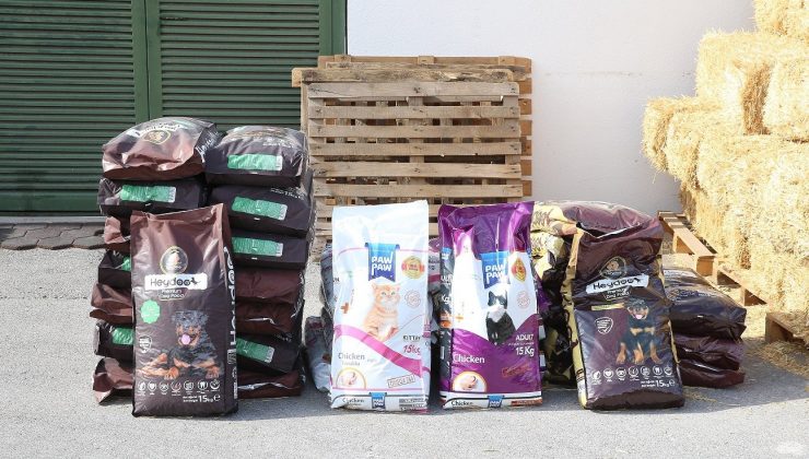 Büyükşehirden yangın bölgelerine yem ve mama desteği