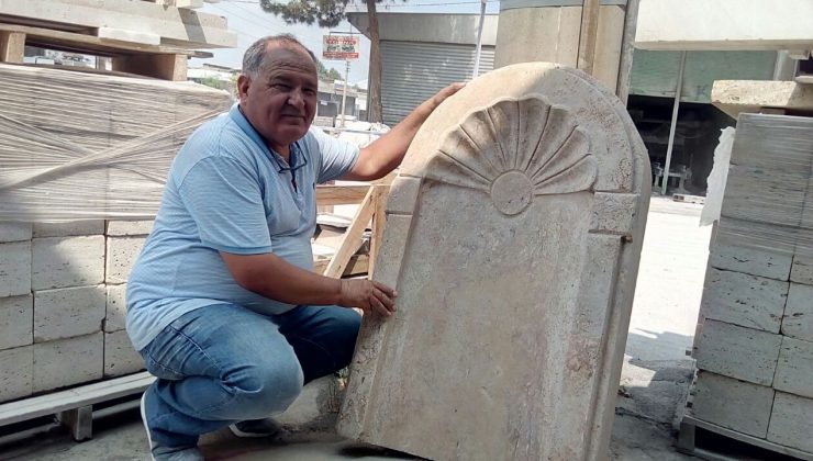 Çekiç çiviyle tonlarca ağırlığındaki taşları sanat eserine dönüştürüyor