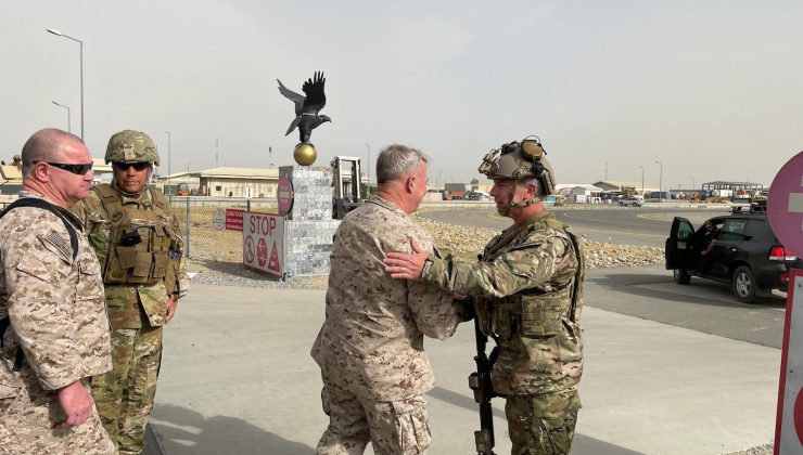 CENTCOM Komutanı McKenzie Kabil Havaalanı’nı ziyaret etti