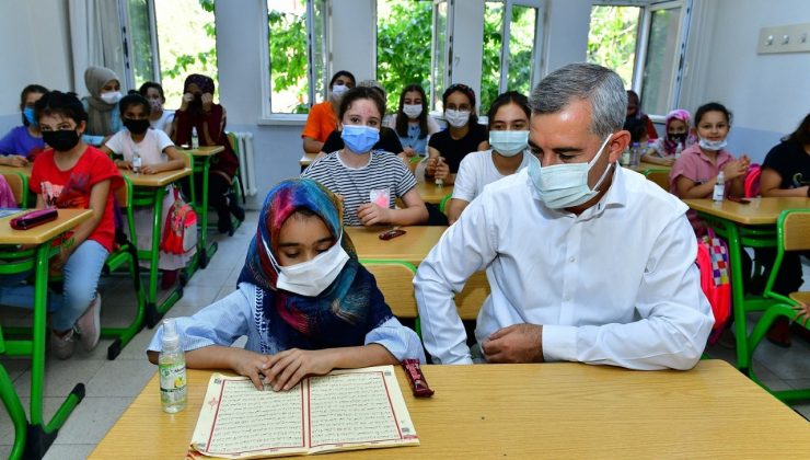 Çınar, kursiyerlerinin çalışmalarını inceledi