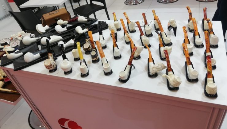 Çinli büyükelçi lületaşı işledi