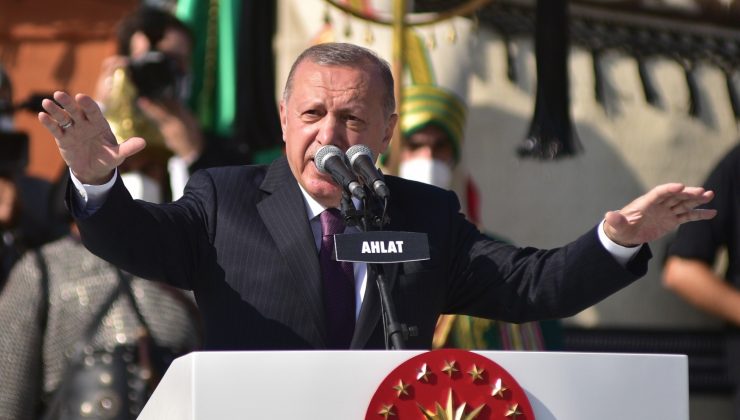 Cumhurbaşkanı Erdoğan Ahlat’ta konuştu: “Bu şehir doğu ve batı medeniyetleri arasında köprü olmuştur”