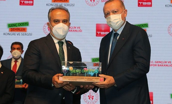 Cumhurbaşkanı Erdoğan’dan Bursa’ya gençlik ödülü