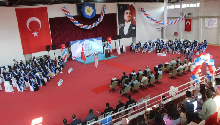 Devrek Meslek Yüksek Okulunda mezuniyet coşkusu