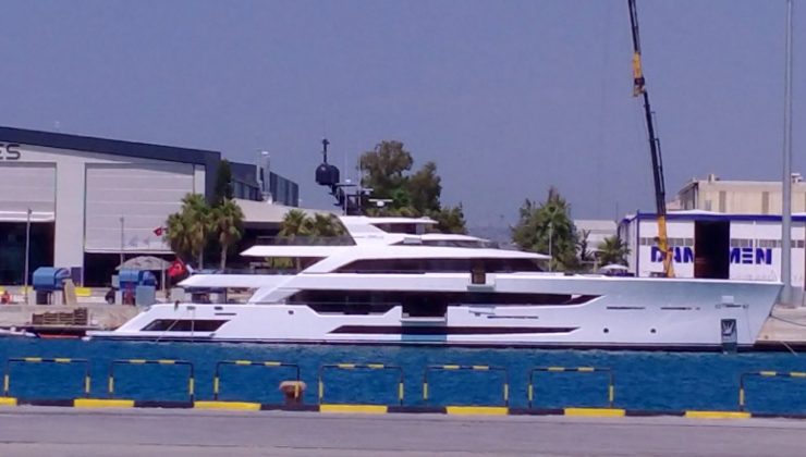 Dillere destan yat Suudi sahibi için denize indirildi: O yatı İHA görüntüledi
