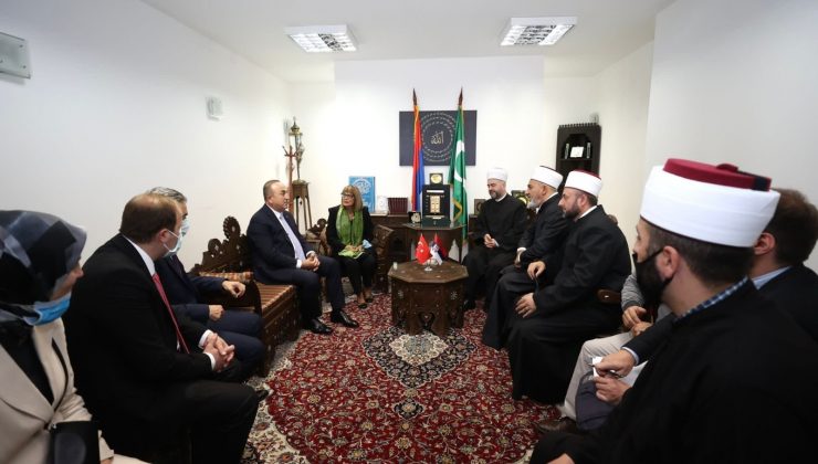 Dışişleri Bakanı Çavuşoğlu, Sırbistan’da Bayraklı Camii’ni ziyaret etti