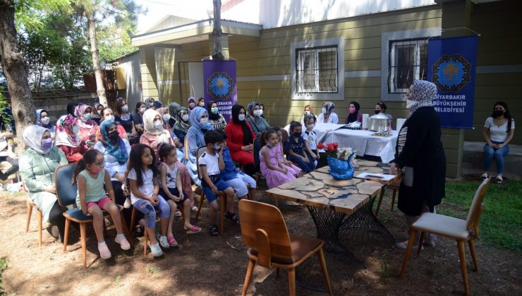 Diyarbakır’da kadınlara aşure ikramı