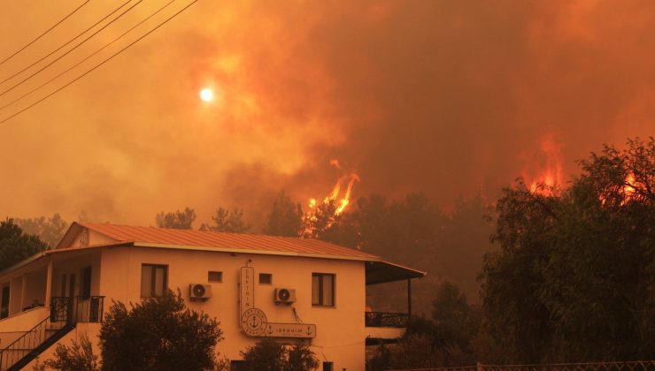 Dizi çekimlerinin yapıldığı turistik Çökertme Mahallesi alevlere teslim oldu