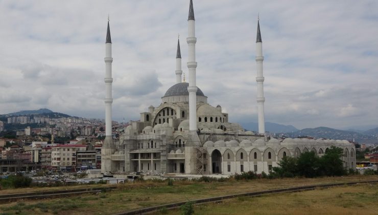 Doğu Karadeniz’in en büyük cami ve külliyesinin kaba inşaatı tamamlandı