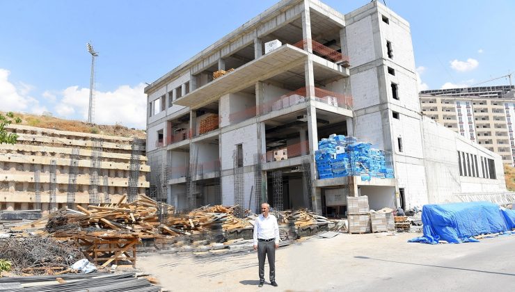 Doğukent Yüzme Spor Kompleksi inşaatı devam ediyor