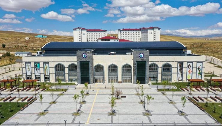 ‘Doğunun Sesi’ programında, Bayburt Üniversitesinde Spor Bilimleri’ başlıklı söyleşi gerçekleştirildi