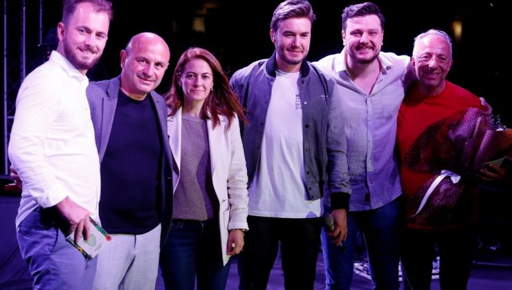 Ekin Uzunlar ve Mustafa Ceceli’den anlamlı mesaj: