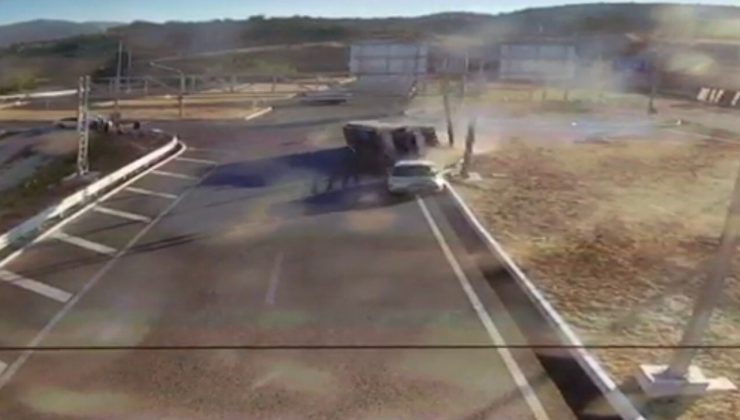 Elazığ’da kamyon ile otomobil çarpıştı