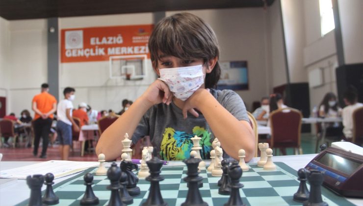 Elazığ’da Türkiye Yıldızlar ve Çocuklar Satranç Turnuvası başladı