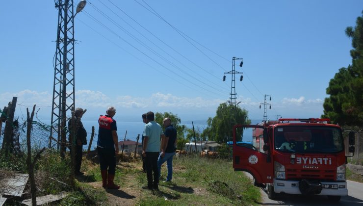 Elektrik direğinden çıkan kıvılcım yangına neden oldu