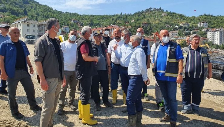 Enerji ve Tabii Kaynaklar Bakanı Dönmez, afet bölgesinde incelemelerde bulundu
