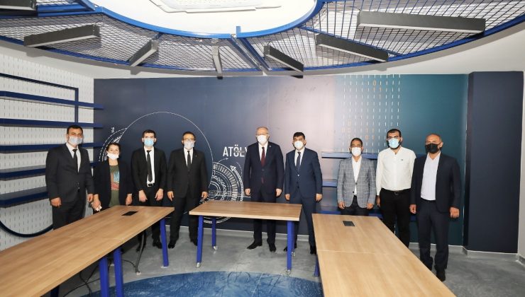 Fadıloğlu, yapımı süren Bilim Merkezi’ni inceledi