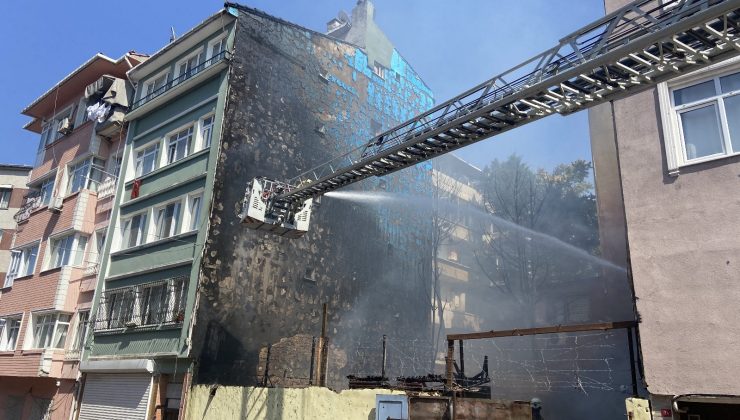 Fatih’te korkutan yangın, alevler binayı sardı