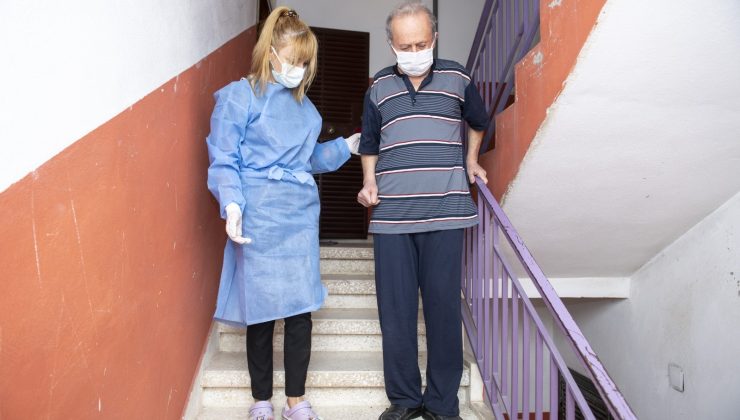 Felçli hasta, evde bakım hizmetiyle yeniden yürümeye başladı