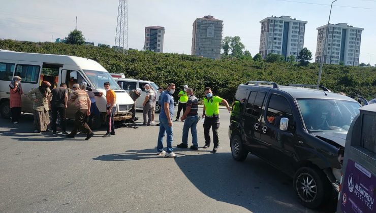 Fındık işçilerini taşıyan minibüs kaza yaptı