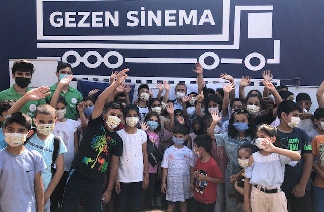 Gaziosmanpaşalı öğrenciler Gezen Sinema ve Mobil Müze Tırıyla buluştu