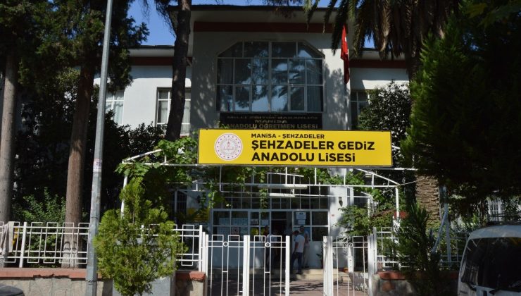 Gediz Anadolu Lisesi başarılarıyla göz dolduruyor