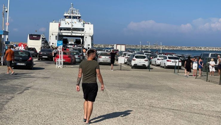 Gökçeada’dan dönen tatilcilerin feribot çilesi