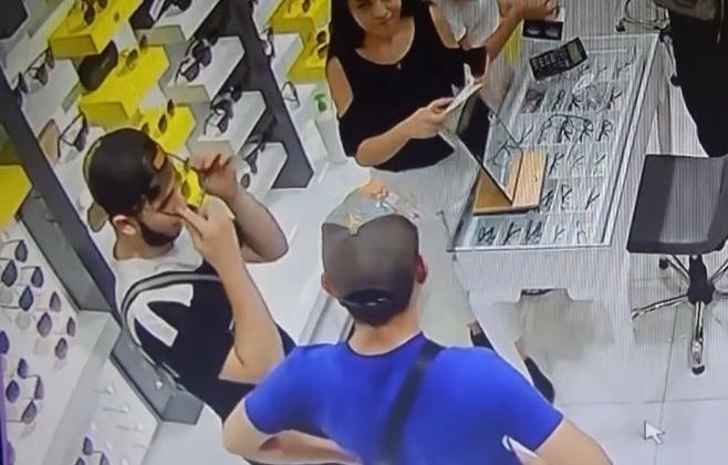 Güneş gözlüğü hırsızlığı kameraya yakalandı