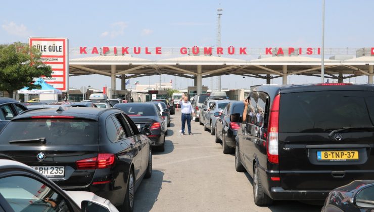 Gurbetçiler hüzünlü dönüş yolunda bagajlarını doldurdu