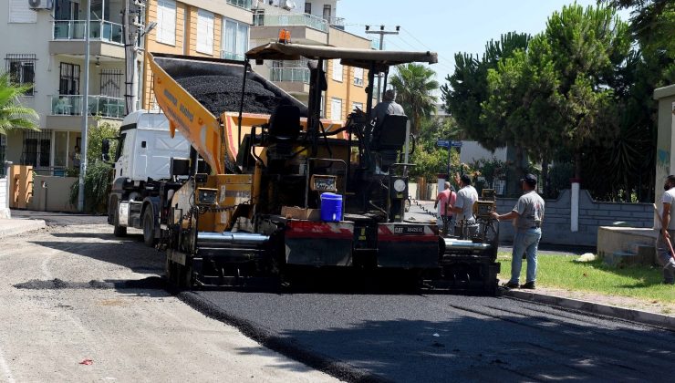 Güzeloba’da 22 futbol sahası genişliğindeki alanda asfalt çalışması