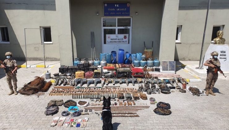 Hakkari kırsalında 3 sığınak ele geçirildi