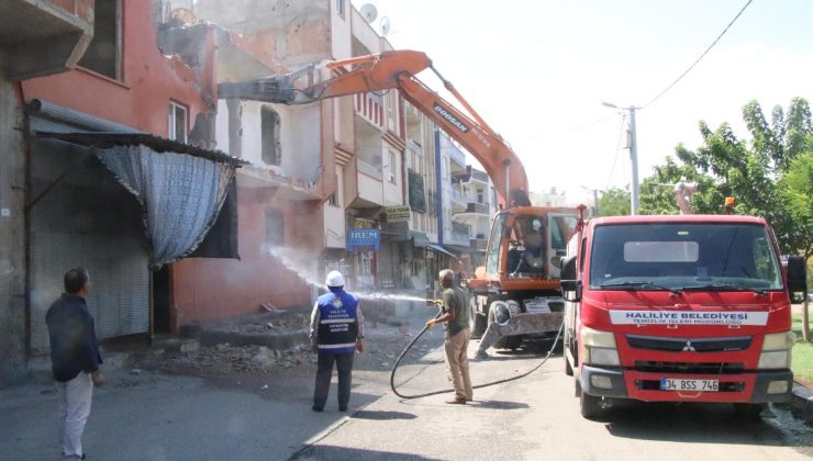Haliliye’de riskli ve metruk yapıların yıkımı gerçekleştiriliyor