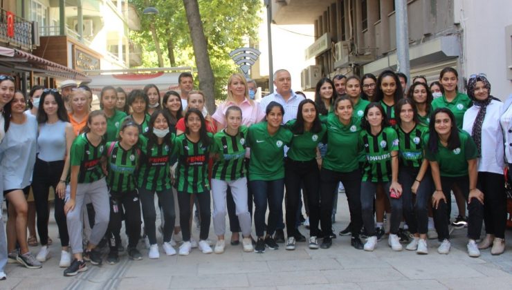 Hayırsever gurbetçi amatör sporcularla bir araya geldi